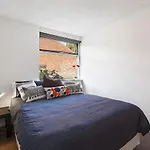Bright, Stylist Apartment In Richmond Terrace