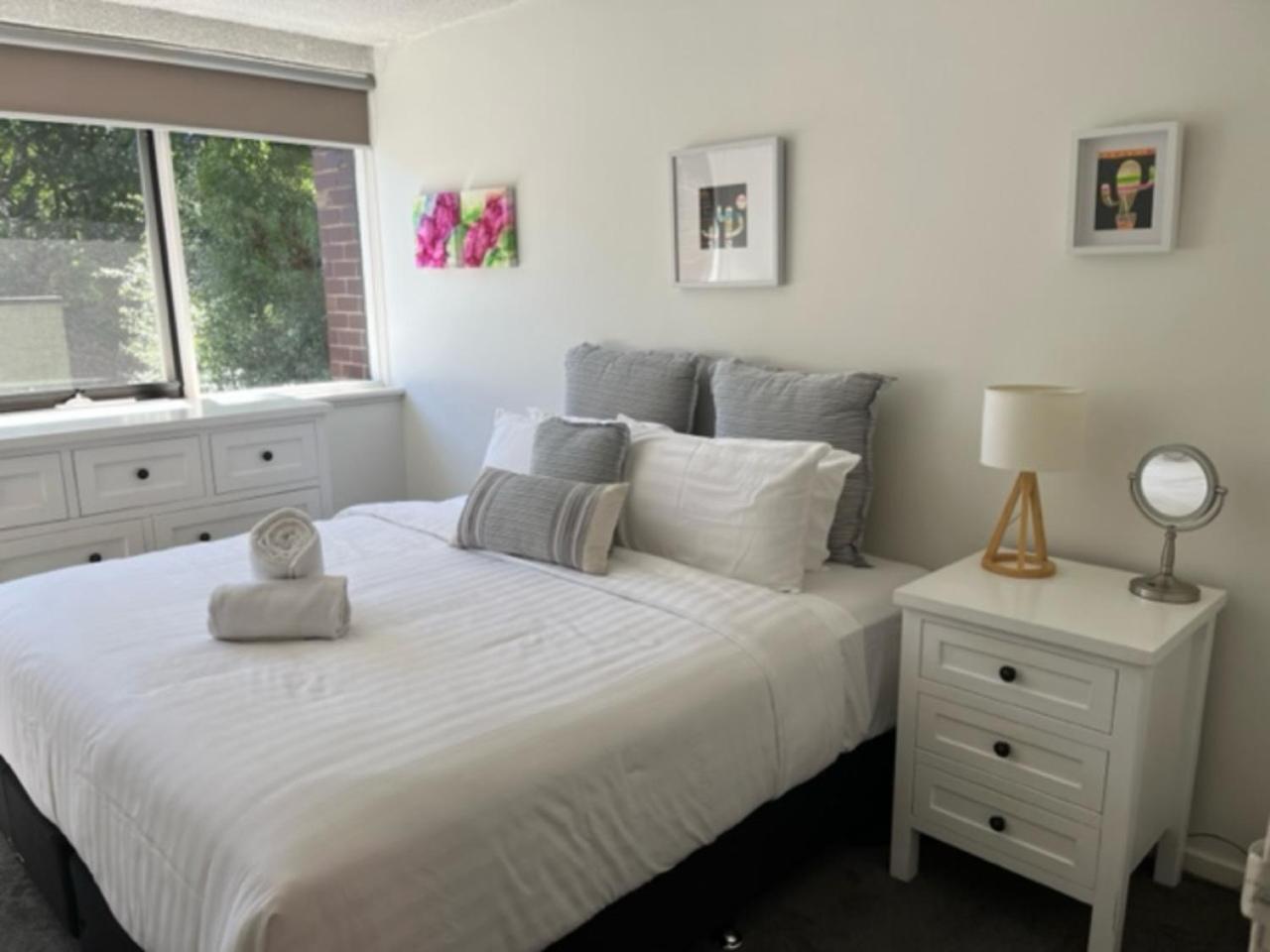 Apartment Bright, Stylist In Richmond Terrace *