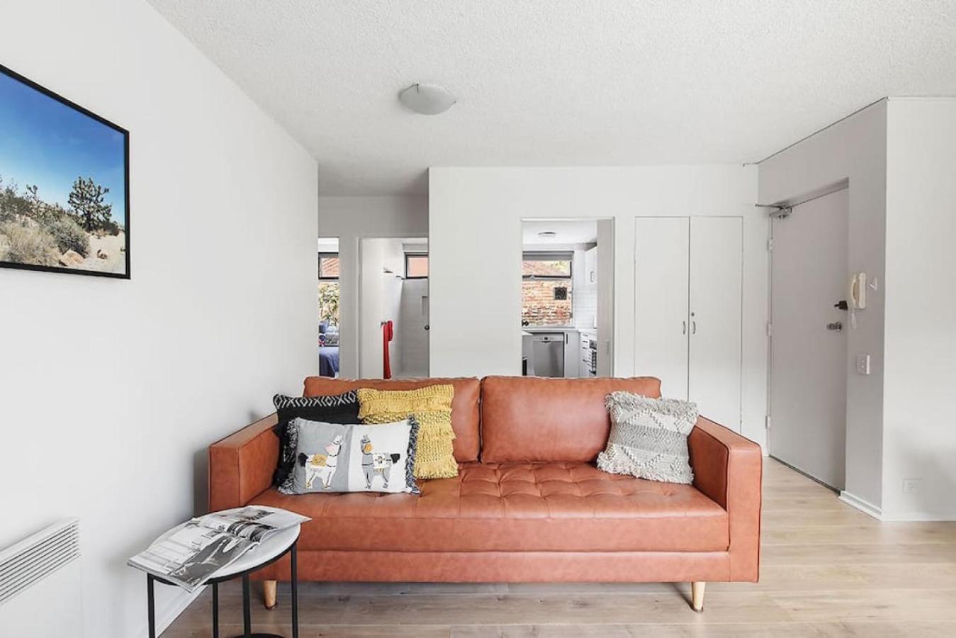 Bright, Stylist In Richmond Terrace Apartment Melbourne