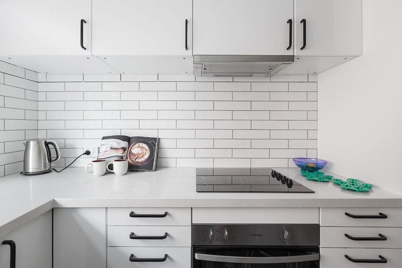 Bright, Stylist In Richmond Terrace *